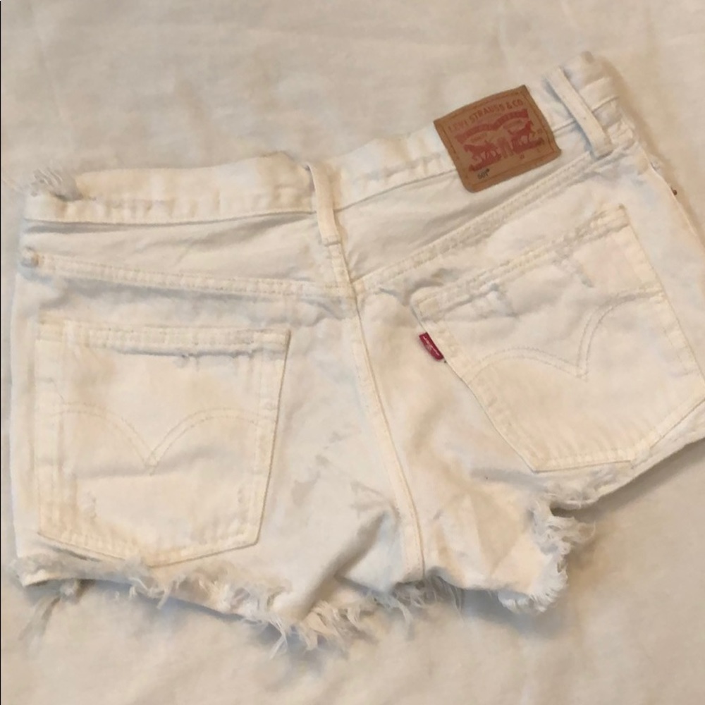 White Levi’s jeans
